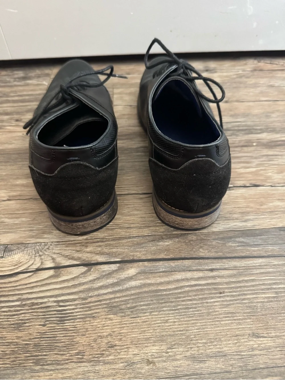 Men's Black Lace-Up Derby Shoes